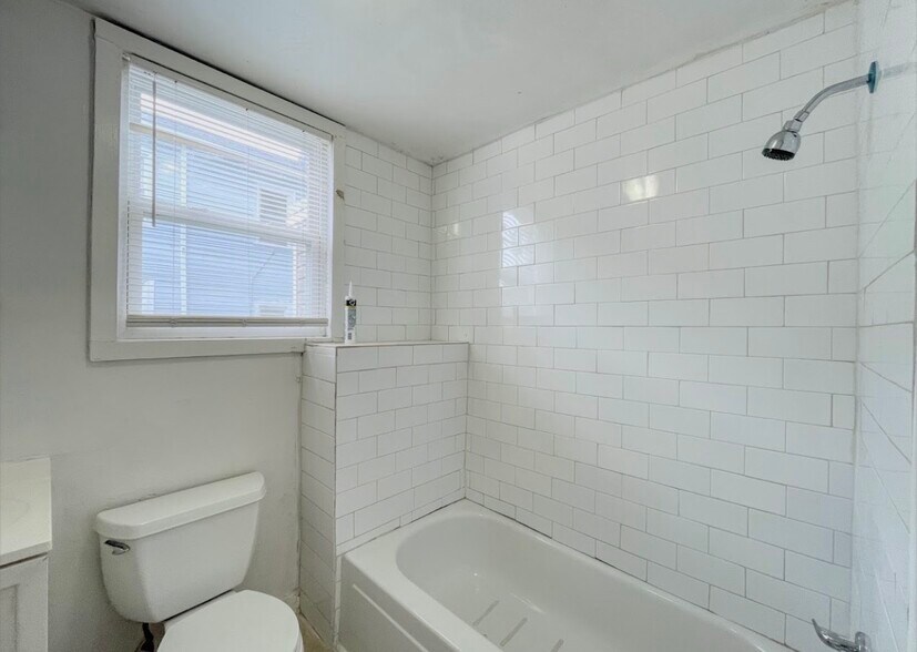 Building Photo - 1305 38th St