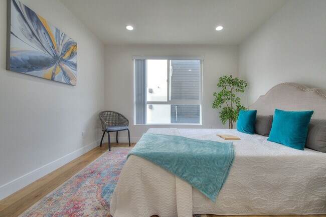 Building Photo - 11726 Hamlin St