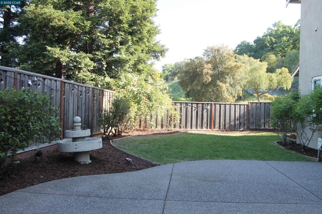 Building Photo - 600 Bourne Ct