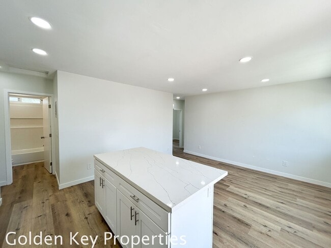 Building Photo - Welcome to your beautifully renovated single level attached home in the heart of Oceanside!