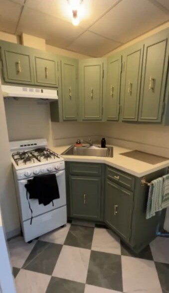 Building Photo - 2508 33rd Ave S