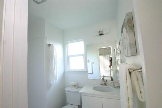 Building Photo - 7209 Shadywood Dr