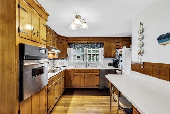 Building Photo - 40 English St