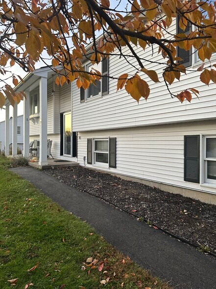 Building Photo - 29 Montano Rd