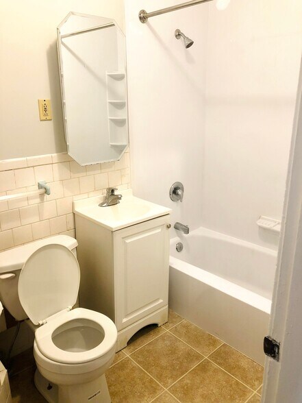 Building Photo - 1 Alder St