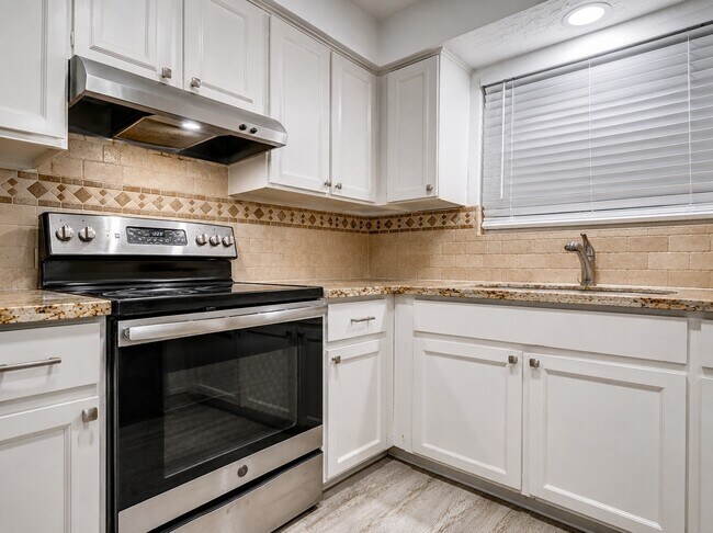 Building Photo - 778 Thicket Ln