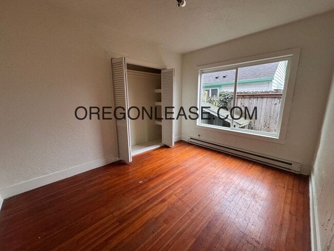 Building Photo - 2bedroom 1 bath downtown Eugene Home