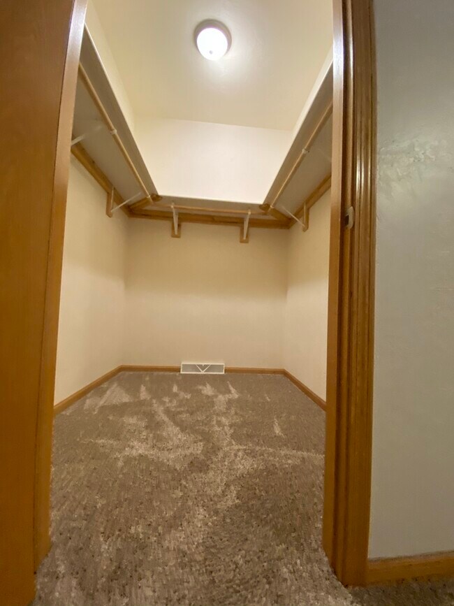 Building Photo - 5236 Sassafras Dr