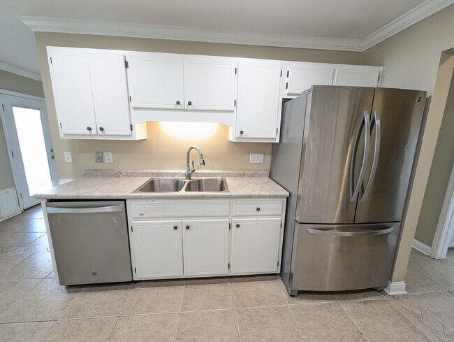 Building Photo - 437 Bridgewater Ct