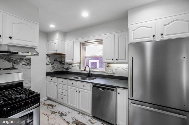 Building Photo - 3906 Ronson Dr