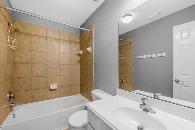Building Photo - 7 Ebony Oaks Pl