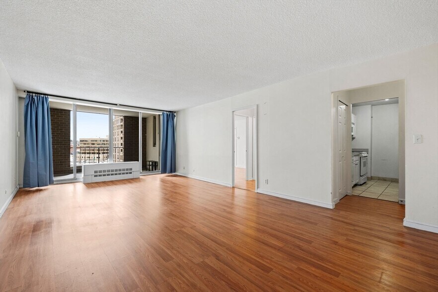 Building Photo - 33 Pond Ave