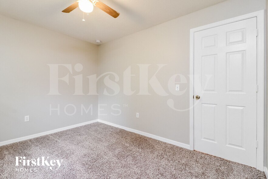 Building Photo - 2413 Timbercreek Loop E