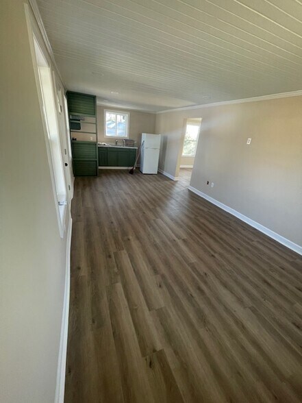 Building Photo - 686 N Norris Dr