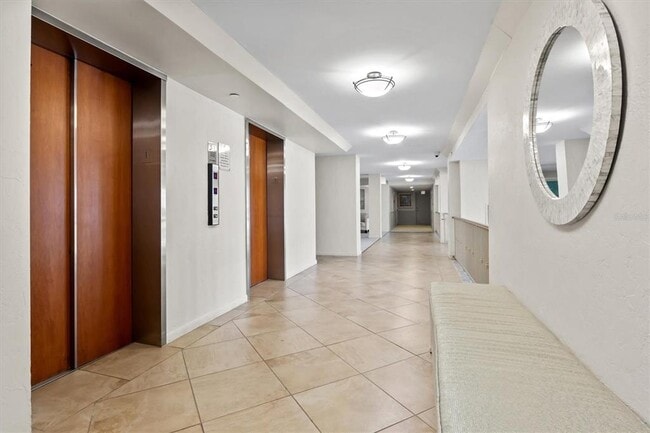Building Photo - 707 S Gulfstream Ave