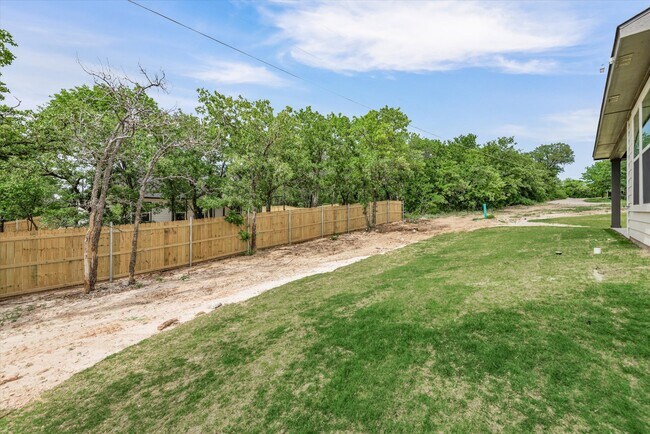 Building Photo - 1207 Chestnut Ct