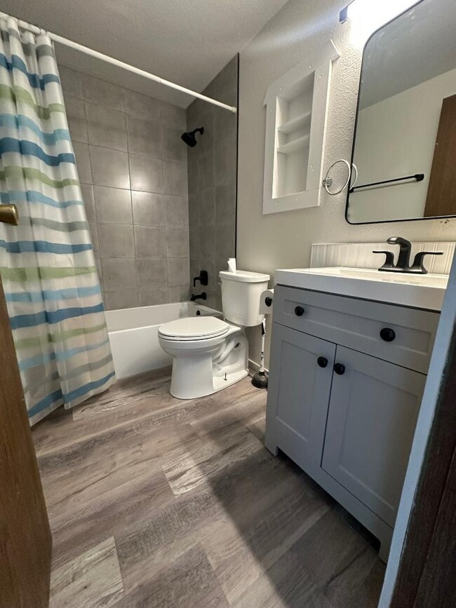 Building Photo - 311 9th St