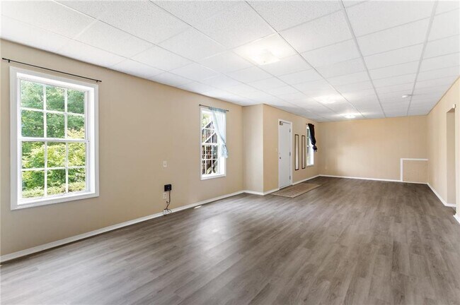 Building Photo - 6250 Whirlaway Dr