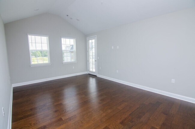 Building Photo - Stunning Condo with Garage space