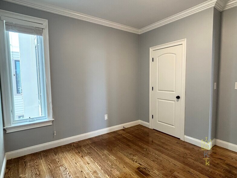 Building Photo - 38-42 Hyde Park Ave. Unit 5