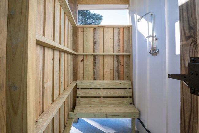 Building Photo - PREMIERE FURNISHED OFF-SEASON SHORT TERM RENTAL!