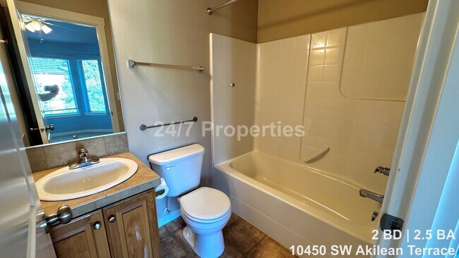 Building Photo - Bright 2 BD | 2.5 BA Townhome with A/C and Parking - Tigard
