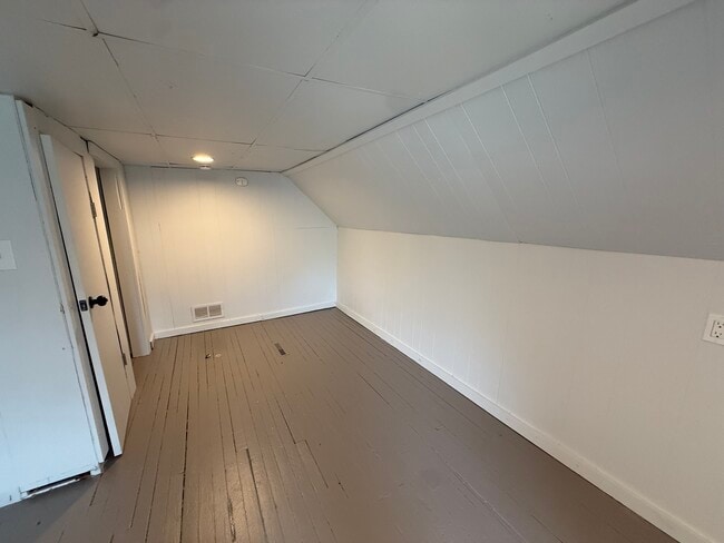 Building Photo - 2487 Walnut St