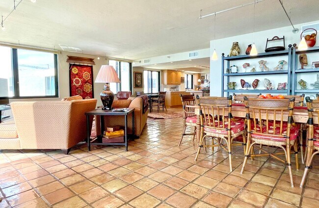 Building Photo - Sarasota Bay Penthouse