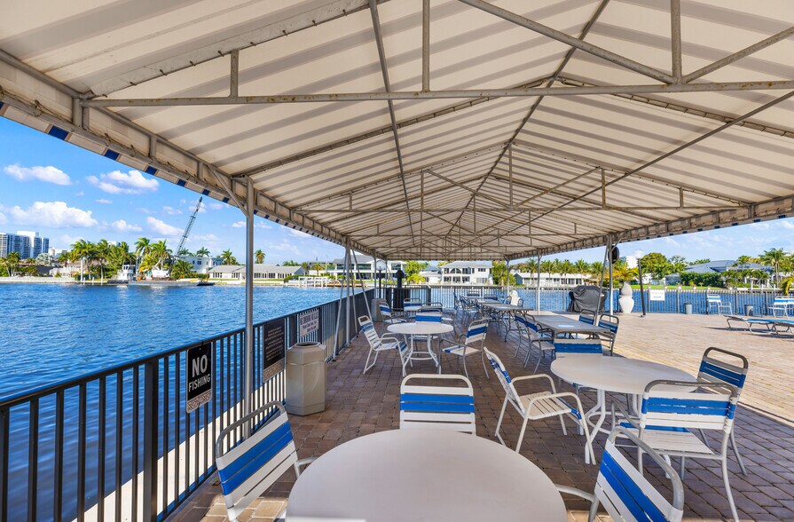 Building Photo - 2049 S Ocean Dr