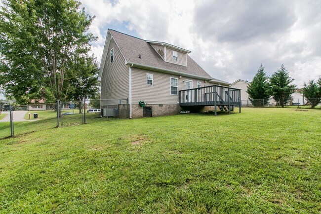 Building Photo - 1046 Bush Ave