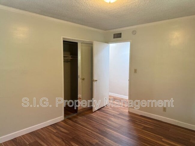 Building Photo - 2279 Saranne St
