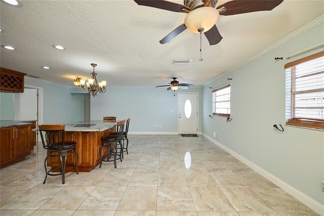 Building Photo - 6804 N Hubert Ave