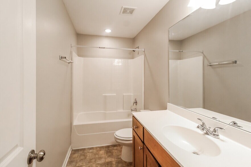 Building Photo - 414 Darbys Run Ct