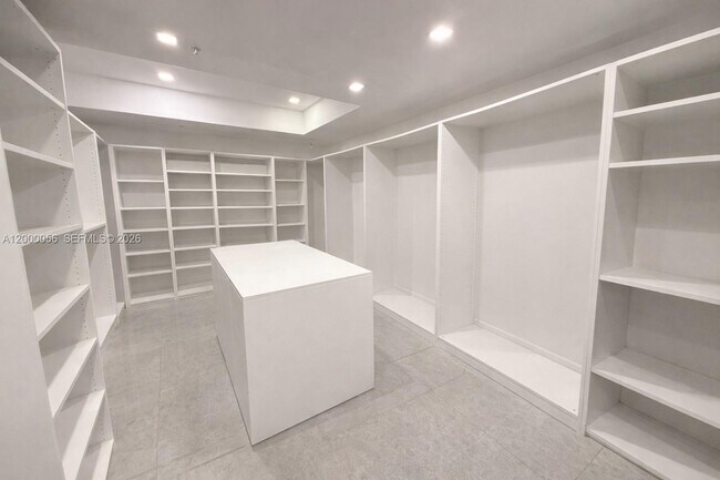 Building Photo - 17301 Biscayne Blvd