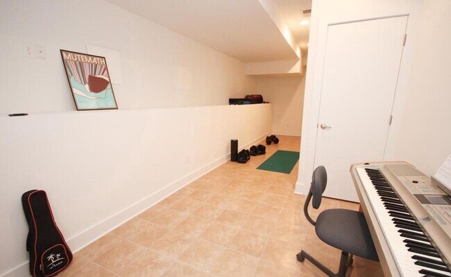 Building Photo - 513 Manton St