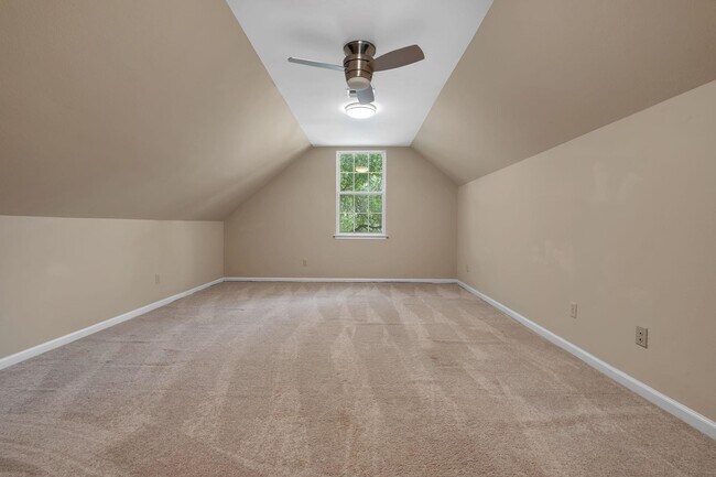 Building Photo - 848 Eagle View Dr
