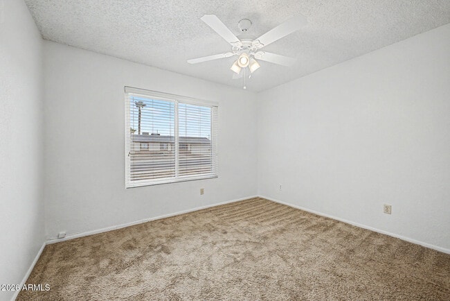 Building Photo - 932 W Libra Dr