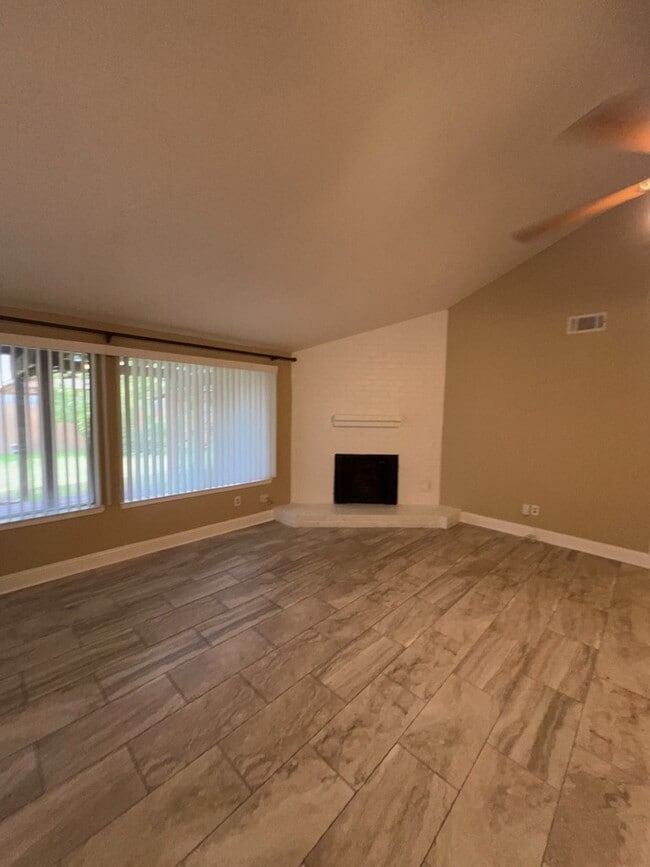 Building Photo - 7702 Tierra Verde Dr