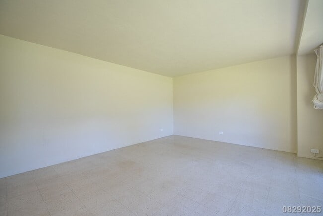 Building Photo - Queen Emma Gardens, Prince Tower, Studio $...
