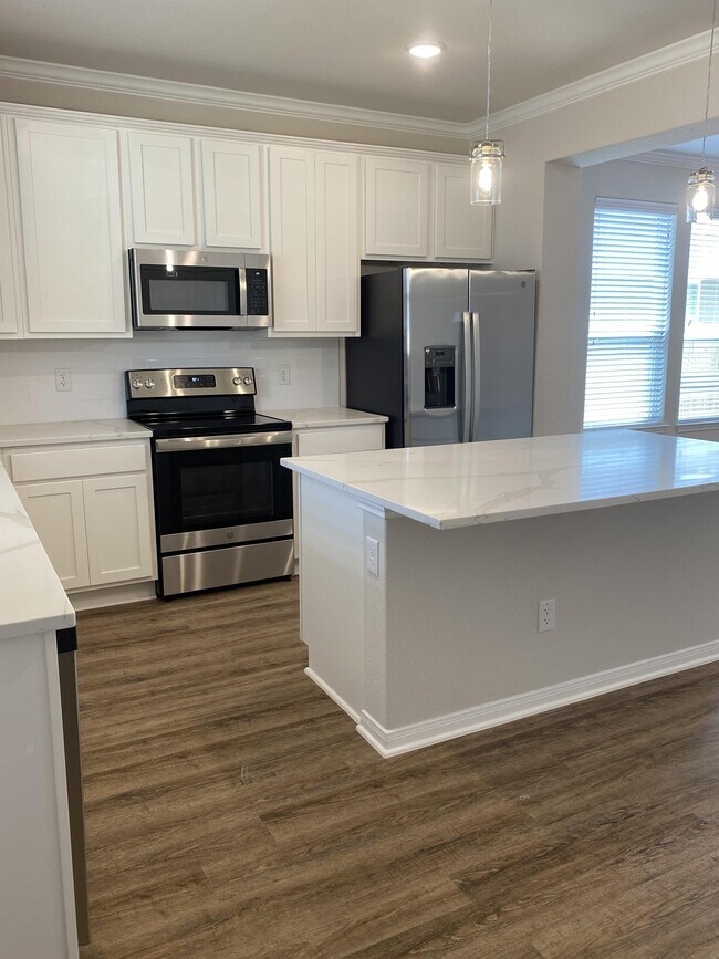 Building Photo - 808 Killam Dr