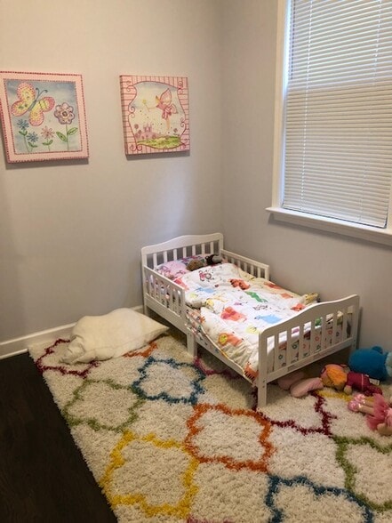 Bedroom - 3320 N Lakewood Ave