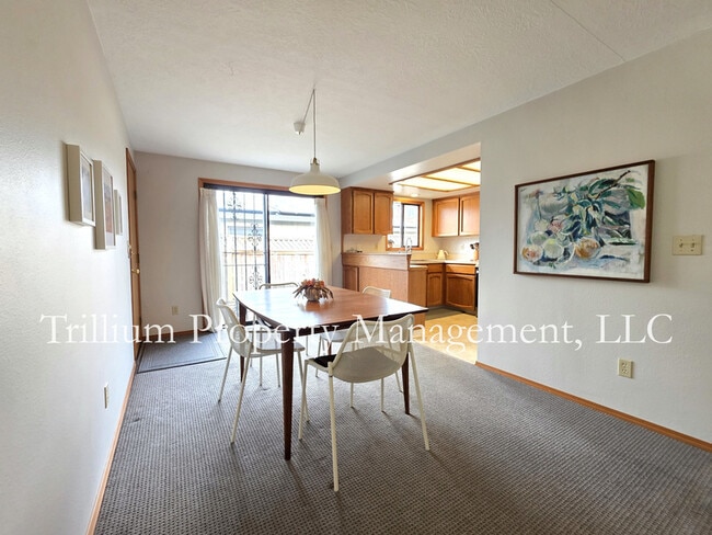 Building Photo - 110 SE 65th Ave