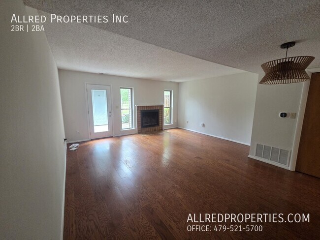 Building Photo - 2588 E Sweetbriar Dr