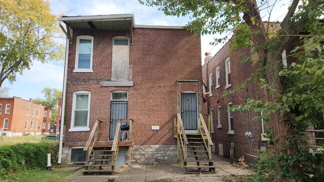 Building Photo - 3721 Iowa Ave