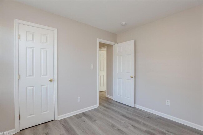 Building Photo - 4755 Old Hickory Rd