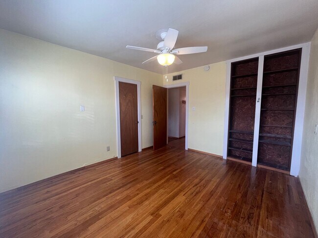 Building Photo - Pleasant 2 Bedroom 1 Bathroom Home In The Monkbridge Gardens Neighborhood!