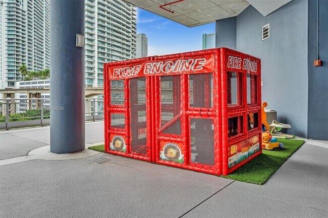 Building Photo - 690 SW 1st Ct