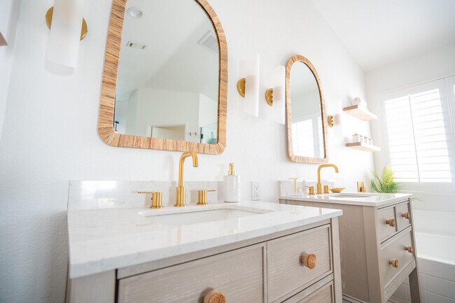 Building Photo - 45150 Birchcrest Cir