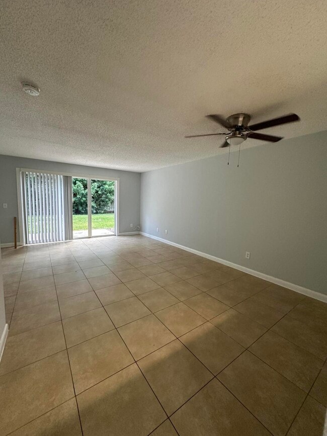 Building Photo - 205 Southland Dr