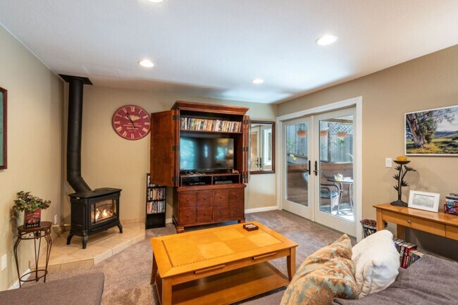 Building Photo - 9410 Chalk Hill Rd